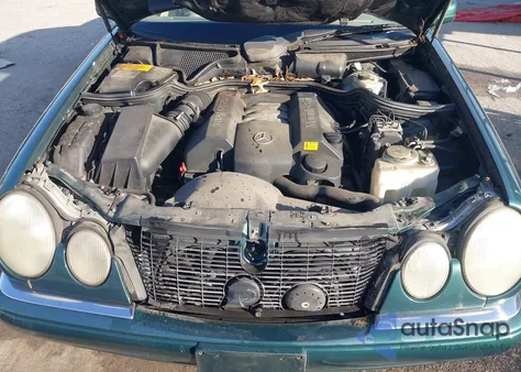 1998 Mercedes-Benz E 320 из США, поврежденный, VIN WDBJF65F6WA676179